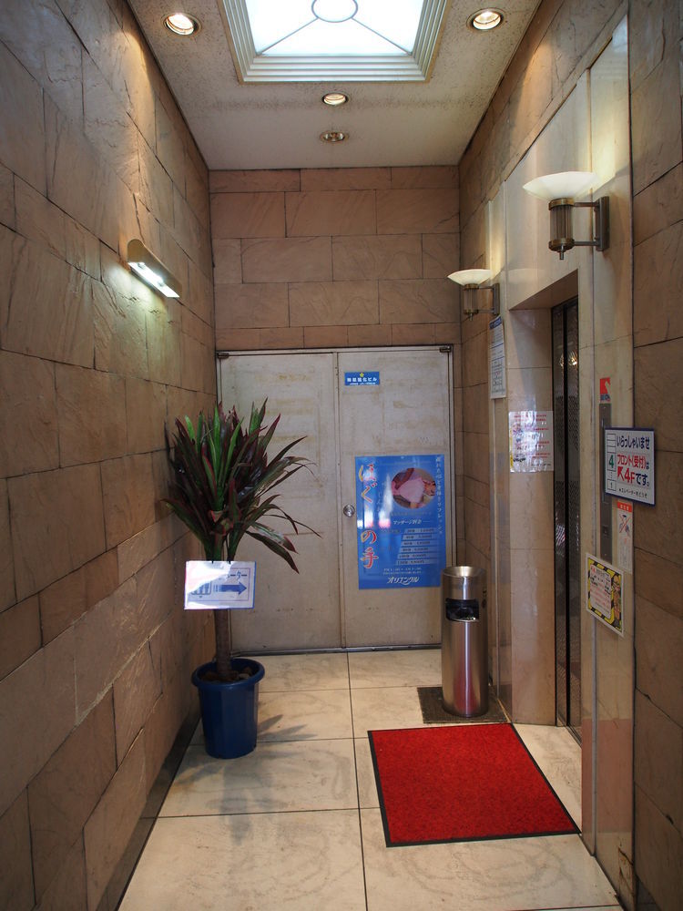 טוקיו Ueno Station Hostel Oriental 1 Male Only מראה חיצוני תמונה