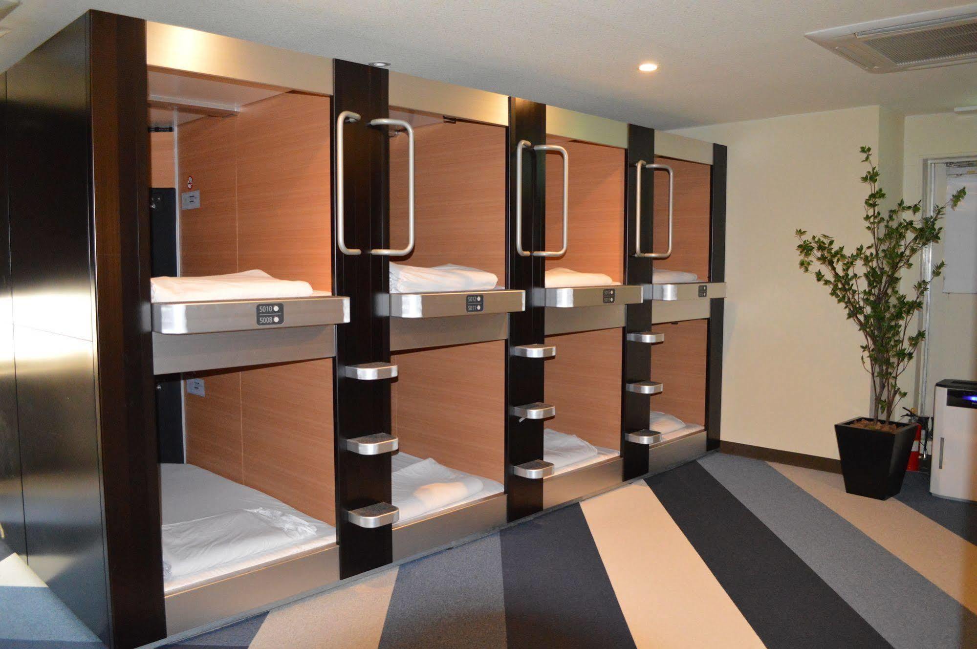 טוקיו Ueno Station Hostel Oriental 1 Male Only מראה חיצוני תמונה